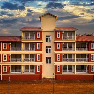 Chinar Woods Resort